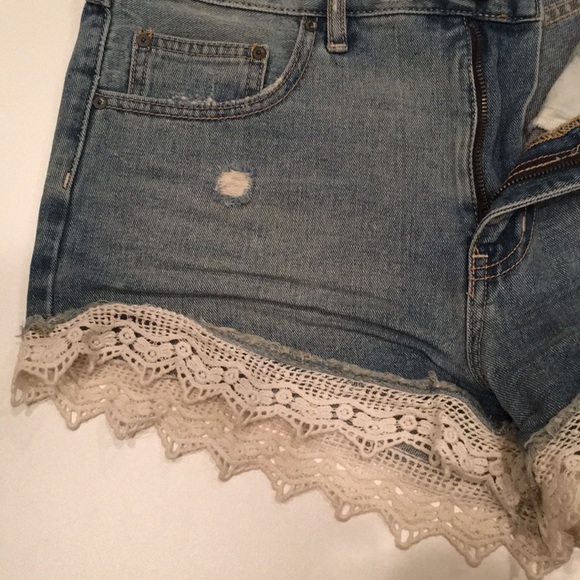 Free People lace detail shorts - Picture 3 of 5